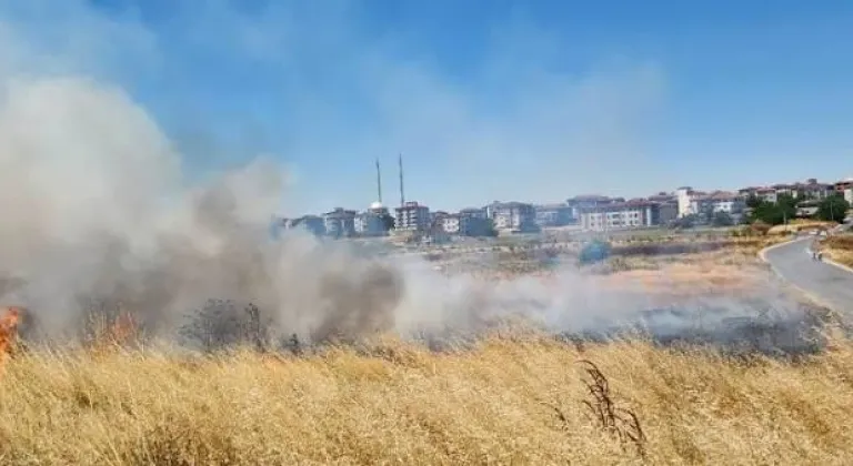 Kapaklı'da Anız Yangını Yaklaşık 100 Dekar Zarar Gördü