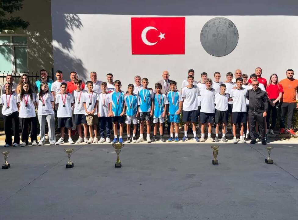 Tekirdağ Sporcuları İl Müdürü Üzgün'e Teşekkür Ziyaretiyle Şampiyonlukları Kutladı