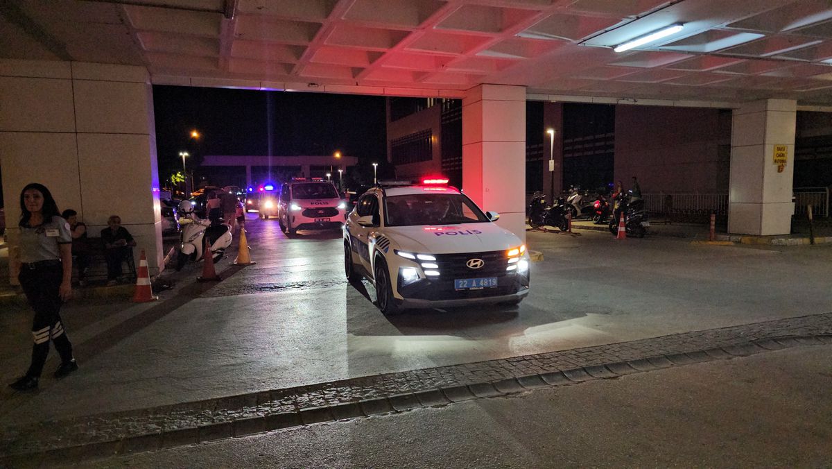 Edirne'de Düzensiz Göçmen Operasyonu: 24 Kişi Yakalandı, Kaçakçı Gözaltına Alındı