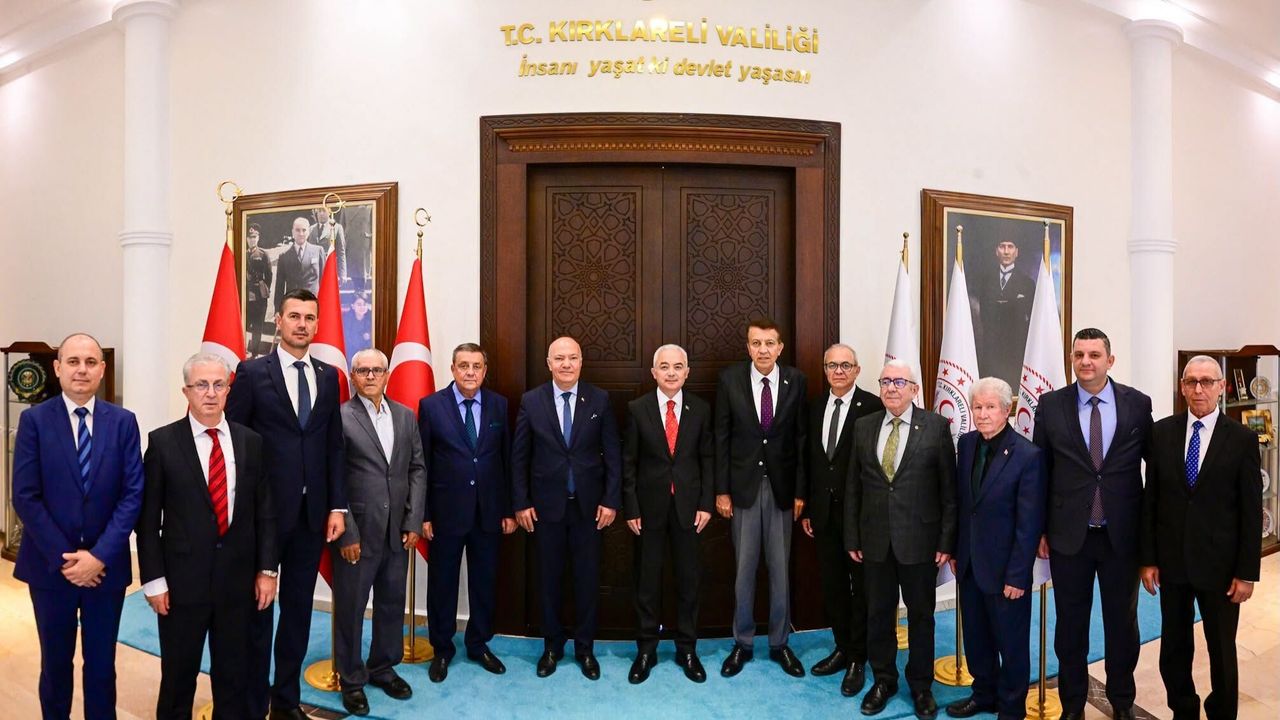 Kırklareli'de Ahilik Haftası Coşkusu: Atatürk Anıtı'nda Çelenk Sunumu