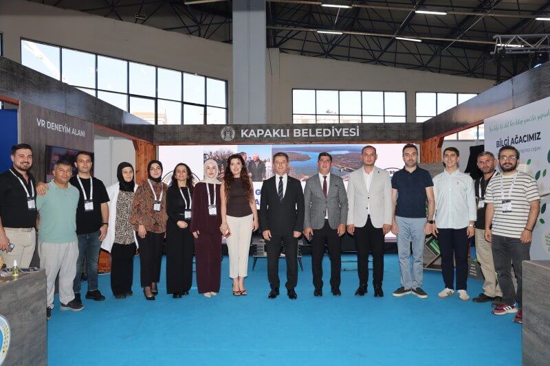 Kapaklı Belediyesi Standı Fuar’da Çığır Açtı: VR Deneyimi ve 2,000 Kitap Hediye