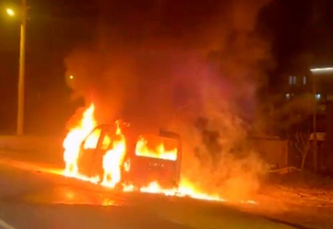 Çorlu'da Seyir Halindeki Araç Alevlere Teslim Oldu