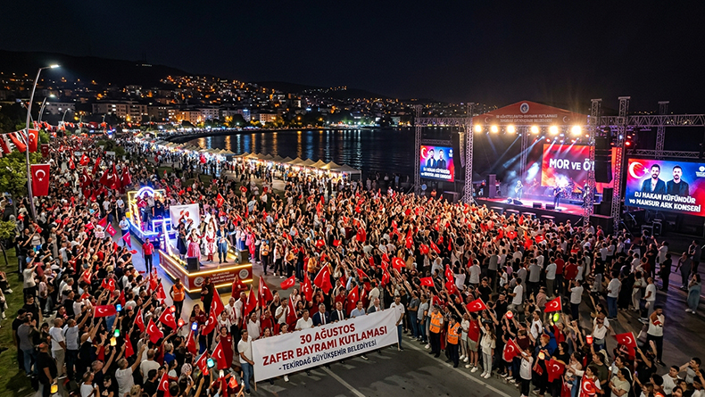 Zafer Bayramı Coşkusu: Mor ve Ötesi ile Mansur Ark Sahne Alacak!