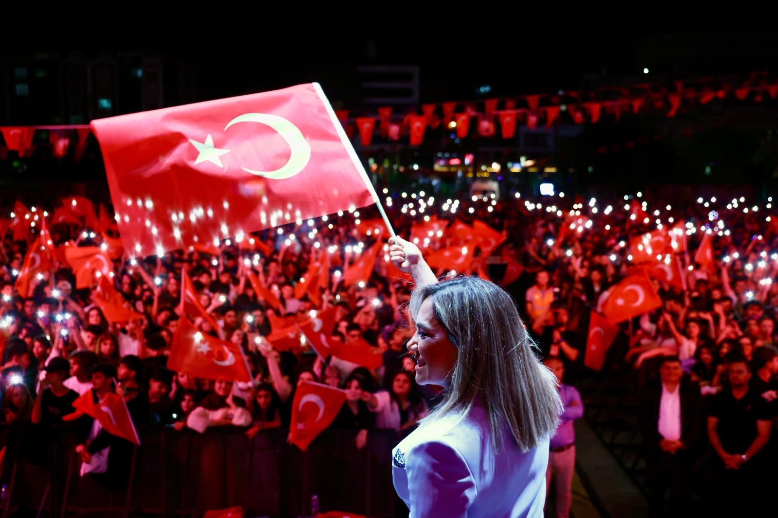 Çerkezköy’de Mor ve Ötesi Konseriyle Coşkulu Kutlama
