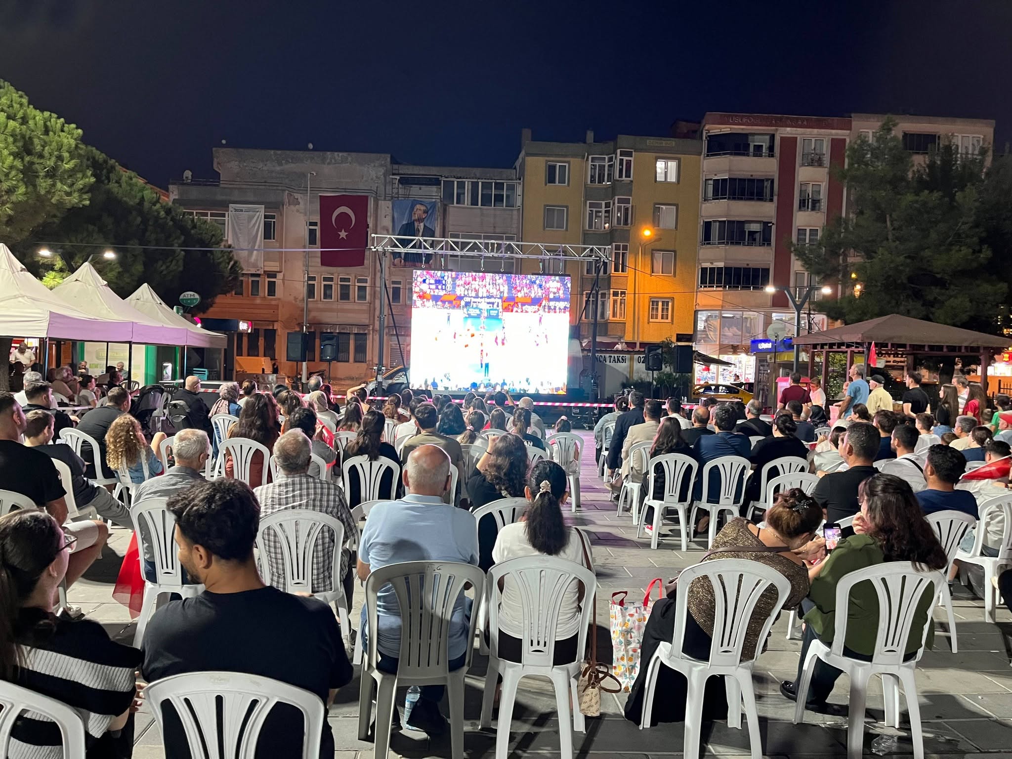 Saray’da Dev Ekranda Şampiyonluk Coşkusu