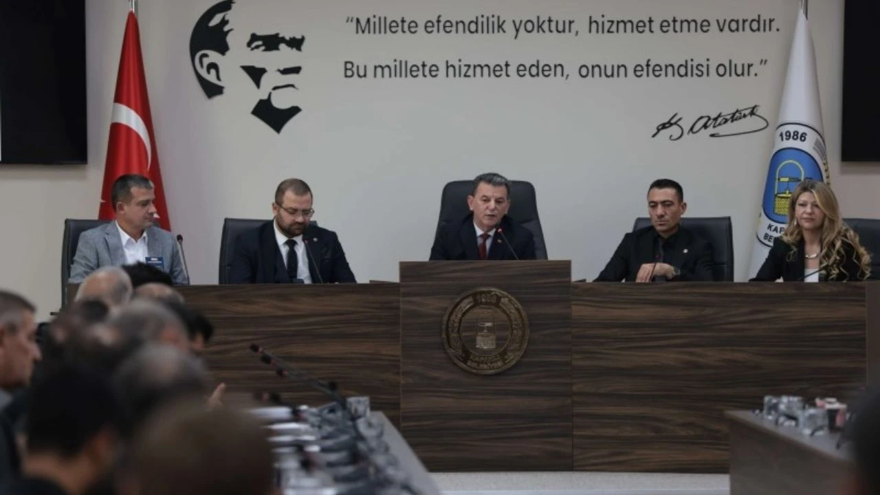 Kapaklı Belediye Meclisi’nde “Söz” Düellosu: “Büyükşehir’i Eleştiriyoruz Ama vaadlerimizi Unutuyoruz!”