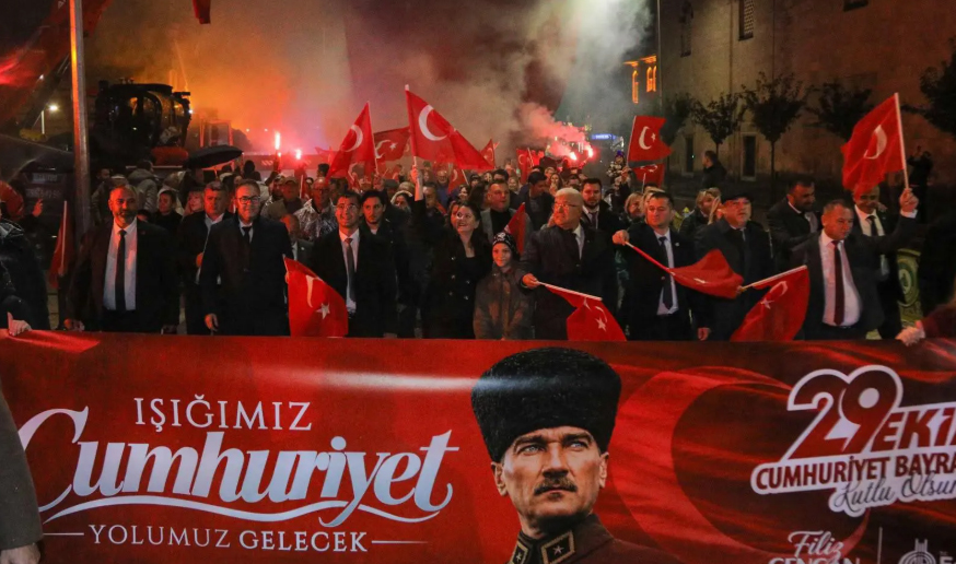 Edirne’de Sağanak Yağışa Rağmen Görkemli Kutlama